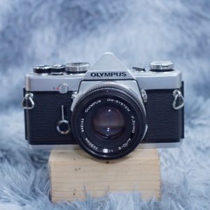 Olympus OM-1 kèm Zuiko 50mm f/1.8 – Huyền thoại máy film