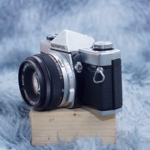 Olympus OM-1 kèm Zuiko 50mm f/1.8 – Huyền thoại máy film