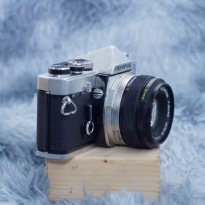 Olympus OM-1 kèm Zuiko 50mm f/1.8 – Huyền thoại máy film