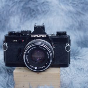 Olympus OM-2 kèm Zuiko 50mm f/1.8 – Sự kết hợp hoàn hảo giữa cơ học và điện tử trong thế giới máy film