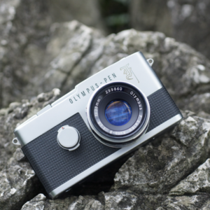 máy ảnh film half frame olympus pen f gothic kèm ống kính 38mm f1.8