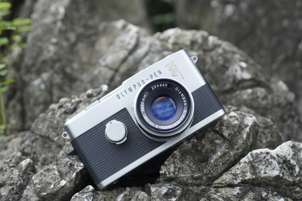 máy ảnh film half frame olympus pen f gothic kèm ống kính 38mm f1.8